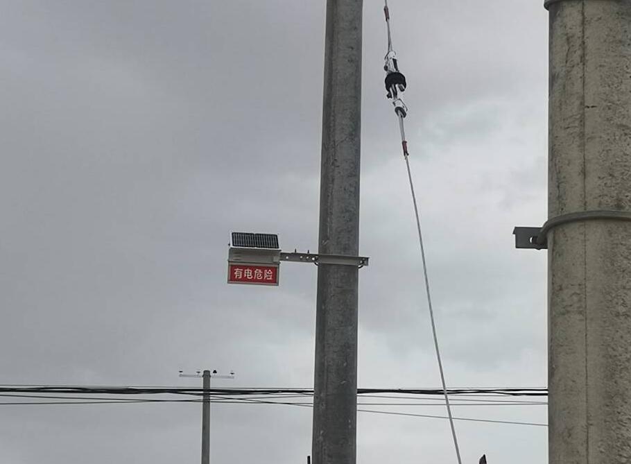 甘肃电力安装防外破警示牌，为电力防护增添“保护伞”